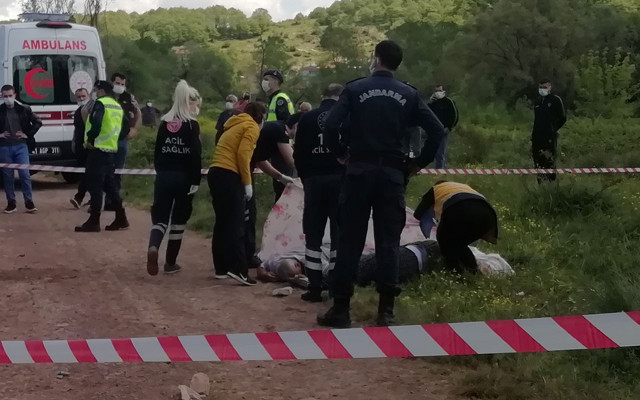 Kocaeli'de tartıştığı karı kocayı tarlada tüfekle vurarak öldürdü - Resim: 0