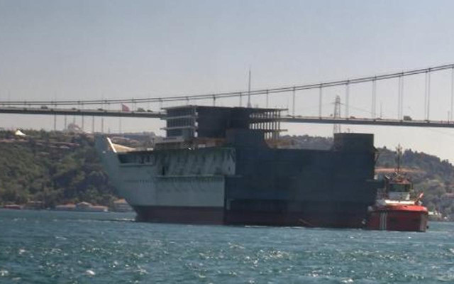 İstanbul Boğazı'ndaki görüntü dikkat çekti: 7 römorkör eşlik etti - Resim: 2