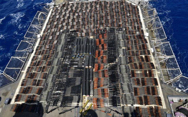 ABD Donanması Umman Denizi’nde silah yüklü bir gemiye el koydu - Resim: 1