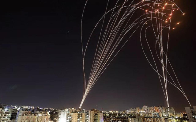 Hamas'tan, İsrail'in başkenti Tel Aviv’e roket saldırısı: 1 ölü, 6 yaralı - Resim: 0