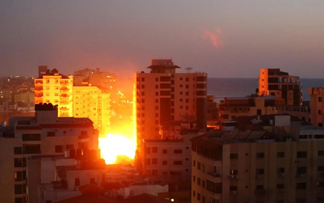 Hamas'tan, İsrail'in başkenti Tel Aviv’e roket saldırısı: 1 ölü, 6 yaralı - Resim: 1