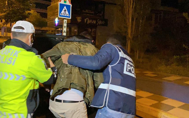 Aksaray'da sevgilisini darbedip zorla kaçırmak isterken yakalandı: Size CD sunacağım - Resim: 0