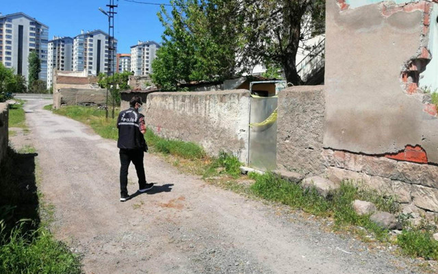 Kayseri'de bayram günü vahşet: Arkadaşını boğazından bıçaklayarak öldürdü - Resim: 0