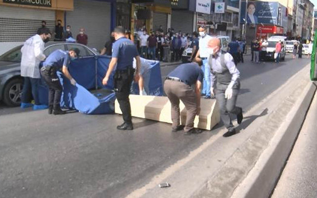Pendik'te yolun karşına geçerken motosikletin çarptığı kadın hayatını kaybetti - Resim: 0