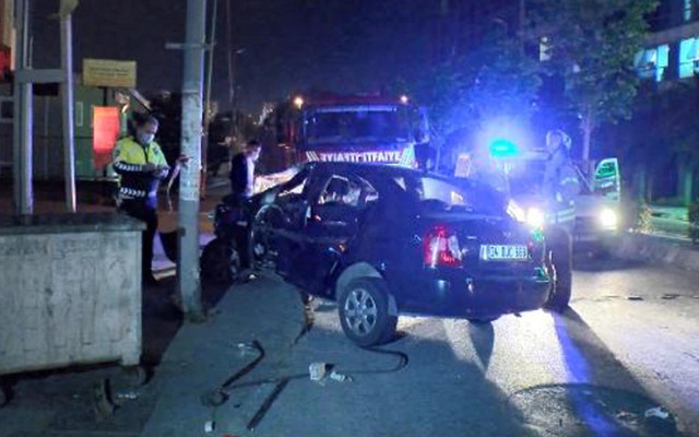 Şampiyonluk kutlaması sırasında kaza yapan araç yayaya çarptı: 2’si ağır 4 yaralı - Resim: 0