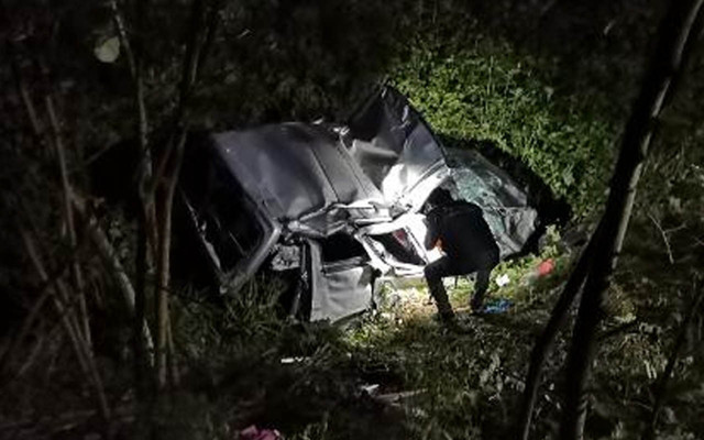 Ordu'da feci kazada otomobil dereye yuvarlandı: 2 kişi öldü - Resim: 0