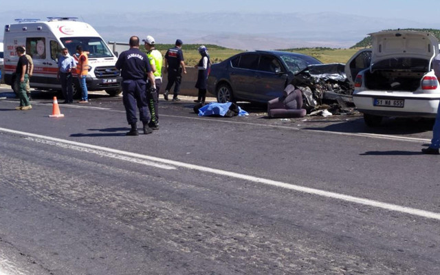 Gaziantep'te zincirleme kazada bilanço ağır: 2 kişi öldü, ikisi ağır 8 kişi yaralandı - Resim: 1
