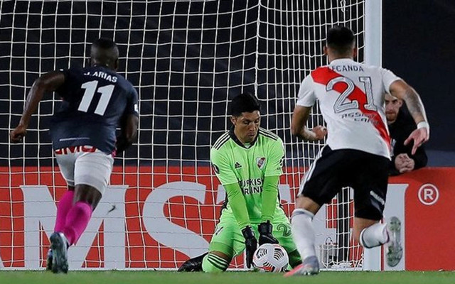 Libertadores Kupası'nda tarihi galibiyet! River Plate kalecisiz ve yedek oyuncusuz kazandı - Resim: 0