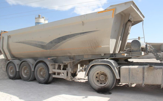 Konya'da damperi yüksek gerilim hattına temas eden kamyonun şoförü öldü - Resim: 0