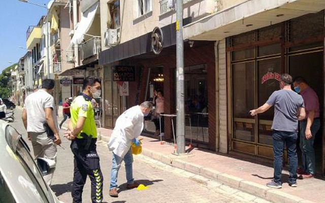 İzmir'de eski eşini ve ilişkisi olduğunu iddia ettiği 2 kişiyi tüfekle vurdu - Resim: 0