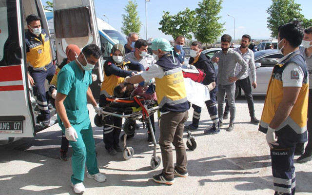 Konya'da damperi yüksek gerilim hattına temas eden kamyonun şoförü öldü - Resim: 1