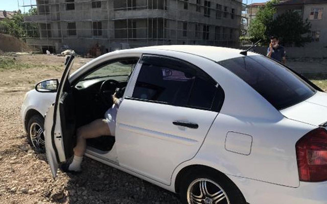 Karaman'da aracında yarı çıplak bulunan kişi: Hava sıcaktı ondan pantolonumu çıkardım - Resim: 0