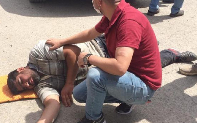 Iğdır'da pes dedirten olay: Çarptığı kişi yerde kıvranırken aracının tamponuyla ilgilendi - Resim: 1