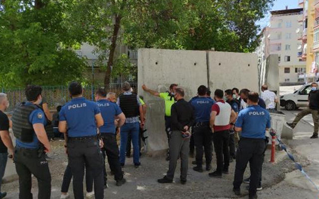 Elazığ'da karakol bahçesinde hareketli dakikalar: Tüfekle ateş açan şüpheli gözaltında - Resim: 2