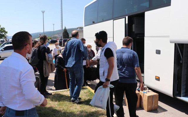 Kocaeli'de otobüs şoförü 24 yolcuyu 'lastik patladı' yalanıyla kandırıp kaçtı - Resim: 3