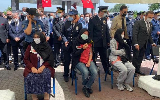 Yalova'da şehit polis memuru Mustafa Emanetoğlu törenle memleketine uğurlandı - Resim: 2