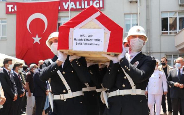 Yalova'da şehit polis memuru Mustafa Emanetoğlu törenle memleketine uğurlandı - Resim: 0