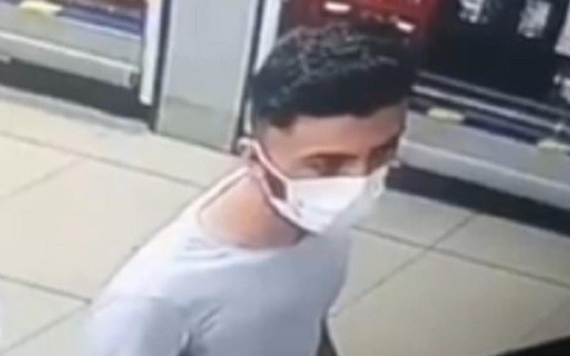 İzmir'de alışveriş yapan kadının gizlice fotoğraflarını çeken şüpheli aranıyor - Resim: 0