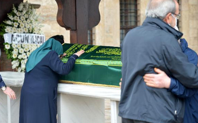 Ünlü spor spikeri Fikret Engin son yolculuğuna uğurlandı - Resim: 2