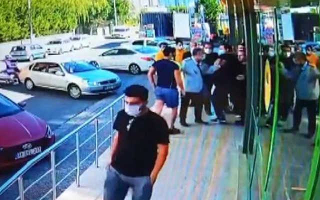 Sıra tartışmasında sivil 3 jandarmayı yaraladı! Küçükçekmece'de market canavarı serbest - Resim: 1