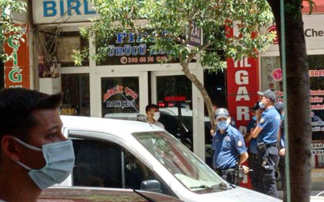 Elazığ'da eski meclis üyesi iş yerinde bıçaklanarak öldürüldü - Resim: 0