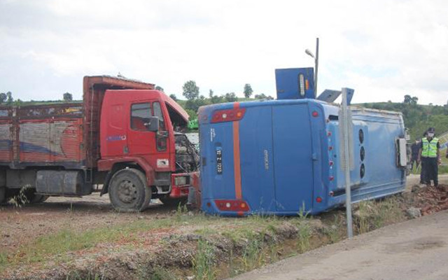 Samsun'da vahim kaza! Cezaevi aracı kamyonetle çarpıştı: 5'i asker 10 yaralı - Resim: 1
