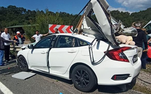 Balıkesir'de 7 yaşındaki Ela kazada öldü! Şanlıurfa'da otomobil köprüden düştü: 5 ölü - Resim: 0