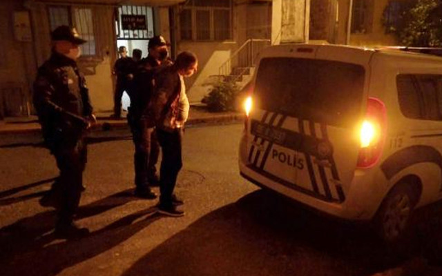 Samsun'da annesini dövüp evi dağıttı! Kömürlükte saklanan evlat, polise de bıçak çekti - Resim: 2