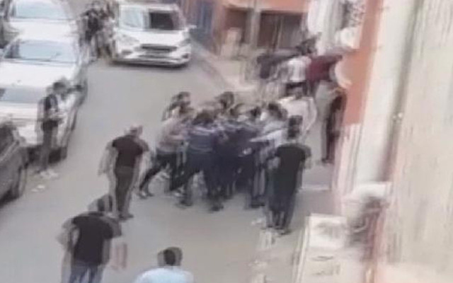 Bağcılar'da erkek çocuğuna taciz iddiası mahalleliyi sokağa döktü - Resim: 0