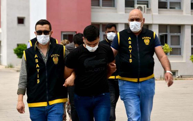 Adana'da kocası hapiste olan kadınla ilişki yaşayan kişiye şok tuzak - Resim: 0