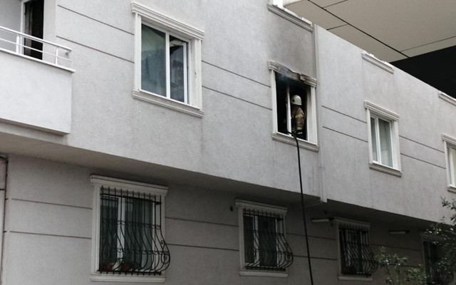 Ümraniye'deki yangının ayrıntısı dehşete düşürdü! Evi yakan koca FSM'den atladı - Resim: 0