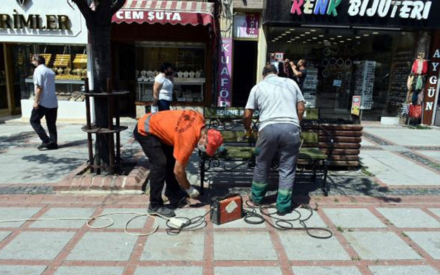 Vaka sayısı düştü! Edirne'de caddelere banklar yeniden konuldu - Resim: 0
