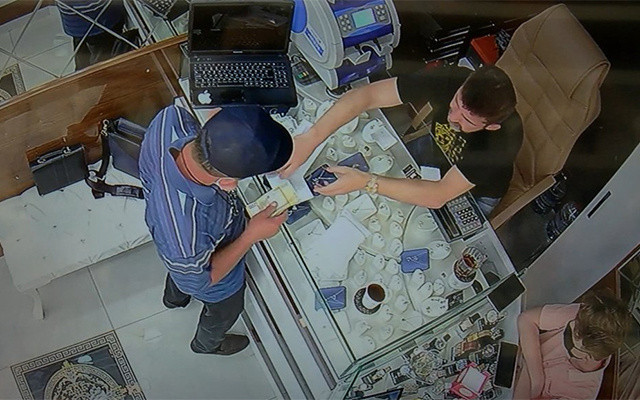 İstanbul Küçükçekmece'de kuyumcuda 800 bin liralık dolandırıcılık - Resim: 0