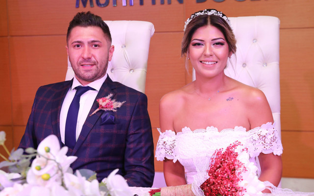Antalya'da Muhittin Böcek, Covid-19 sürecinde söz verdiği hemşiresinin nikahını kıydı - Resim: 0
