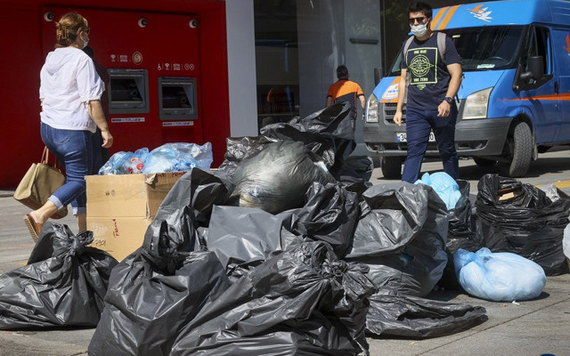 Çankaya'da zammı beğenmeyen işçiler 'çöpleri toplamama' eylemi başlattı - Resim: 1