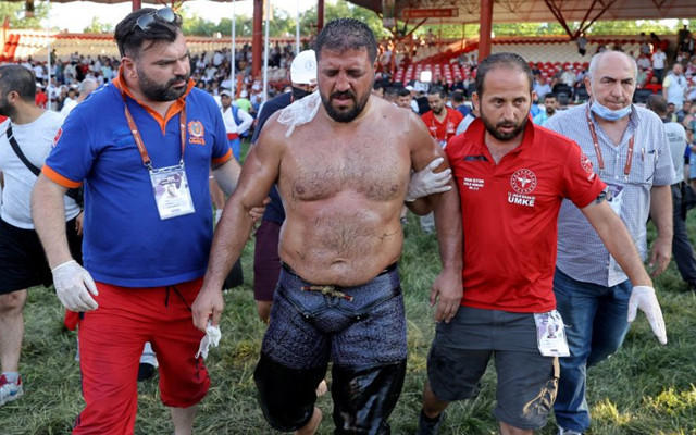 Kırkpınar Güreşleri'nde yürekler ağza geldi Recep Kara baygınlık geçirdi - Resim: 0