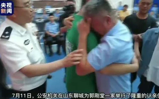 Dünya'nın konuştuğu kavuşma: Çinli baba ile kaçırılan oğlu 24 yıl sonra buluştu - Resim: 0