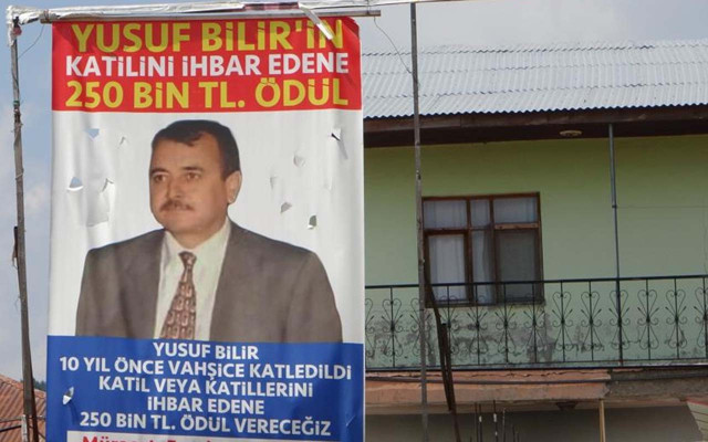 Adana'da mahalleye 'Katili ihbar edene ödül' pankartı astı! 250 bin TL verecek - Resim: 0