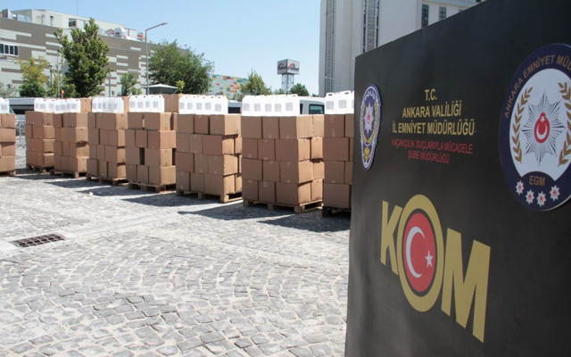 Ankara'da 12 bin litre sahte alkol ele geçirildi  3 şüpheli gözaltına alndı - Resim: 0