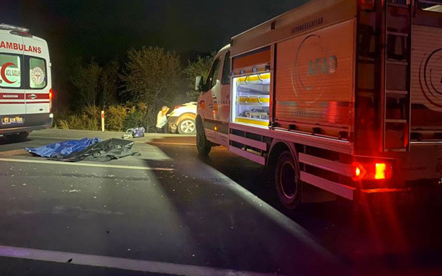 Afyonkarahisar’da zincirleme trafik kazasında aynı aileden 4 kişi hayatını kaybetti - Resim: 0