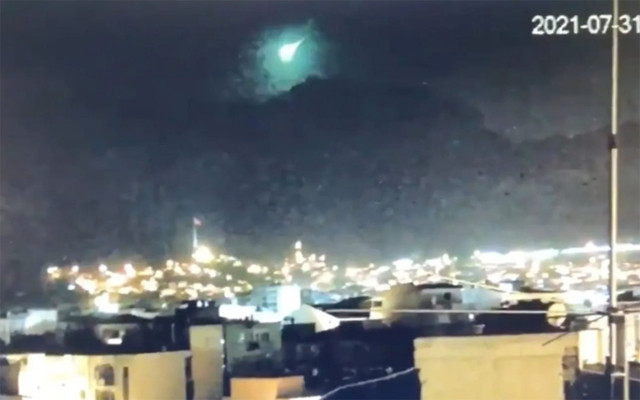 İzmir'e göktaşı düştü! Uzman isim uyardı: Bu daha başlangıç devamı gelecek - Resim: 1