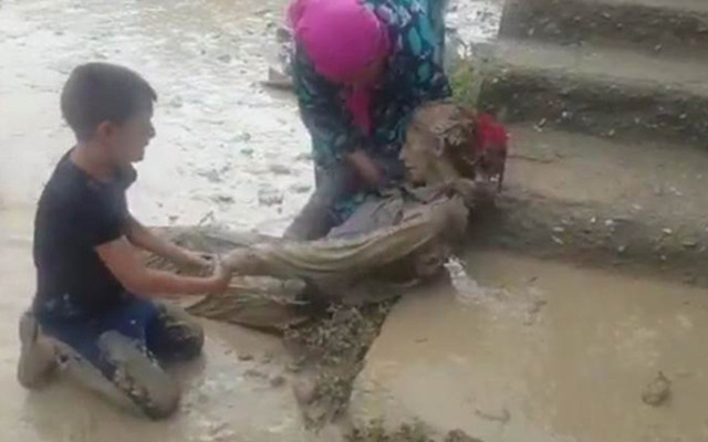 Van Başkale'de sel felaketi! Onlarca yapı yıkıldı bir kadın son anda kurtarıldı - Resim: 3