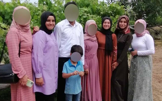 Adana'da feci kaza! Düğüne giden aile yok oldu: 5 ölü 1 ağır yaralı - Resim: 0