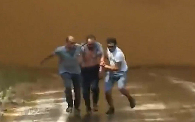 Alevlerin arasından yürüyerek çıktı! O vatandaş Ziya Coşkun konuştu: Ölmeyi tercih ettim - Resim: 0