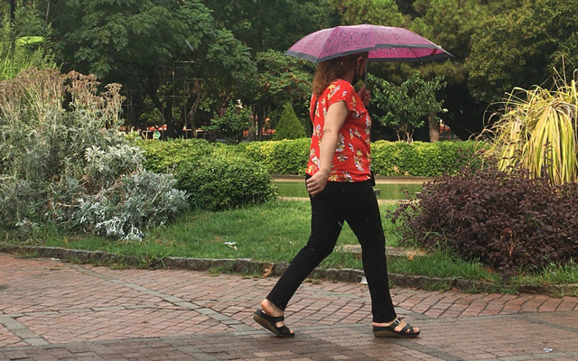 Yangınla kavrulan Antalya'da aralıklarla etkili olan sağanak sevinç yarattı - Resim: 0