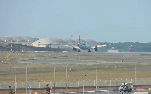 Afganistan'dan Türkleri tahliye eden uçak İstanbul Havalimanı'na indi - Resim: 0