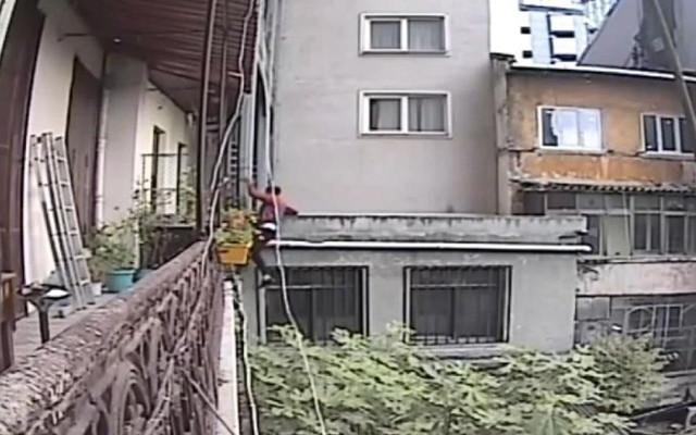 Taksim'de tarihi şamdanı çalıp hurda fiyatına sattı - Resim: 1