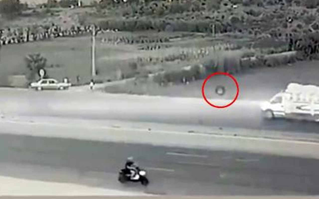 Ecel mi sorumsuzluk mu? Antalya'da kamyondan fırlayan teker, talihsiz kadını öldürdü - Resim: 2