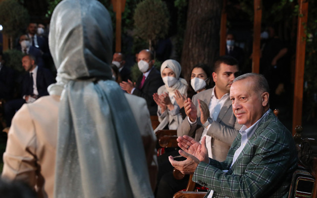 Cumhurbaşkanı Erdoğan, Kahramanmaraş'ta gençlerle şiir gecesinde buluştu - Resim: 0