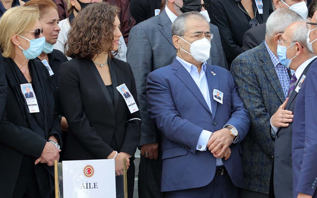 Nevşin Mengü'nün babası Şahin Mengü için cenaze töreni Kemal Kılıçdaroğlu da oradaydı - Resim: 1